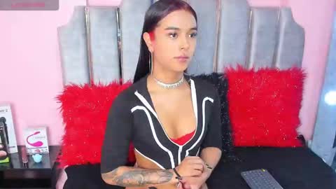 Snapshot of tina_noa chatting on 02-12-25, 02:10 Tina noa online show from 02-12-25, 02:10