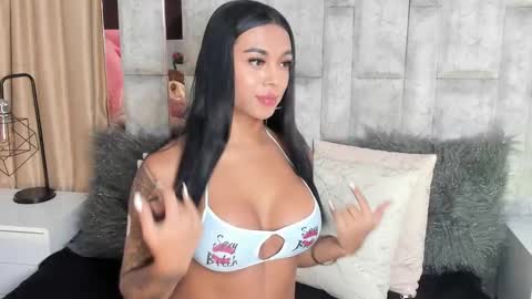 Snapshot of tina_noa chatting on 09-22-25, 11:45 Tina noa online show from 09-22-25, 11:45