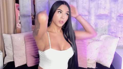 Snapshot of tina_noa chatting on 10-20-25, 11:21 Tina noa online show from 10-20-25, 11:21