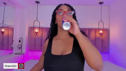 Snapshot of tinacurly chatting on 09-28-25, 03:45 Tina online show from 09-28-25, 03:45