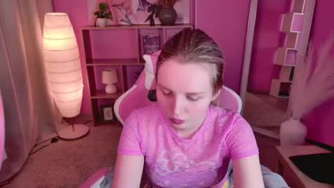 tinasiner online show from 11-24-25, 02:17