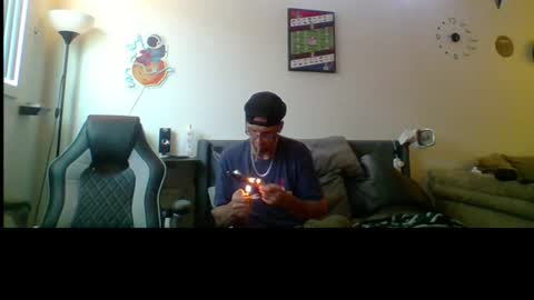 Snapshot of tink2002 chatting on 07-20-26, 01:46 Quirky lovebirds online show from 07-20-26, 01:46