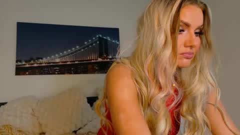 tinkerbell822 online show from 10-24-25, 07:49