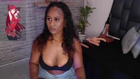 Snapshot of tinna__hottie chatting on 01-27-25, 11:22 Tinna Goddess online show from 01-27-25, 11:22