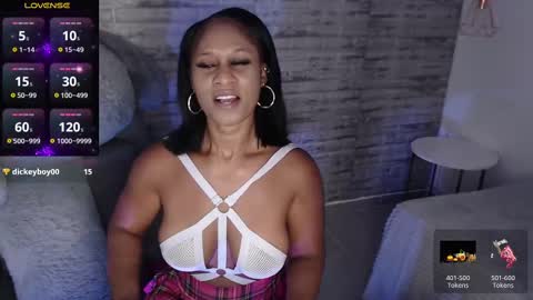 Snapshot of tinna__hottie chatting on 10-27-25, 12:31 Tinna Goddess online show from 10-27-25, 12:31