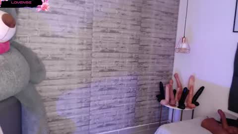 Snapshot of tinna__hottie chatting on 11-29-25, 12:08 Tinna Goddess online show from 11-29-25, 12:08