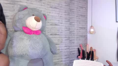 Snapshot of tinna__hottie chatting on 05-05-26, 04:15 Tinna Goddess online show from 05-05-26, 04:15