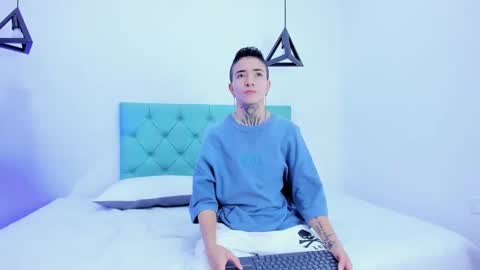 Snapshot of tinny_and_candy chatting on 12-21-24, 01:42 TINNY AND CANDY online show from 12-21-24, 01:42
