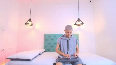 Snapshot of tinny_and_candy chatting on 02-20-25, 01:08 TINNY AND CANDY online show from 02-20-25, 01:08