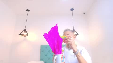Snapshot of tinny_and_candy chatting on 03-09-25, 01:59 TINNY AND CANDY online show from 03-09-25, 01:59