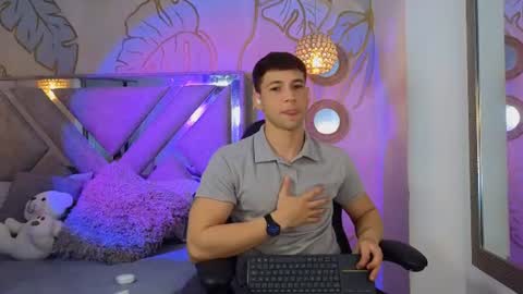 Snapshot of tinocrow chatting on 06-15-26, 02:47 TONY online show from 06-15-26, 02:47