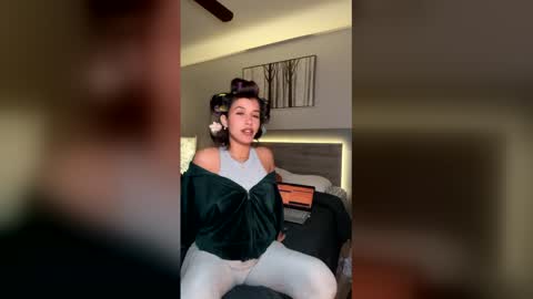 tiny_0899 online show from 03-18-26, 05:43