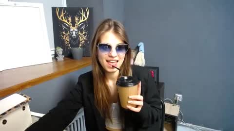 Gloria online show from 03-10-25, 07:21