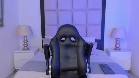 Thomm  Independent Model online show from 03-15-26, 10:38