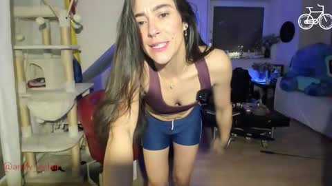 Snapshot of tiny_williams chatting on 12-01-25, 04:28 Tiny online show from 12-01-25, 04:28