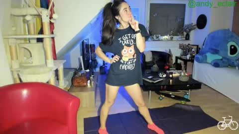 Snapshot of tiny_williams chatting on 12-16-25, 03:33 Tiny online show from 12-16-25, 03:33