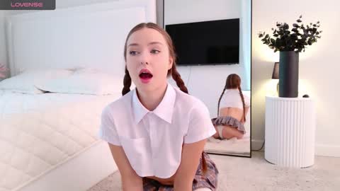 Im Tiny   -- Online  at 8 AM GMT  online show from 11-28-25, 07:11