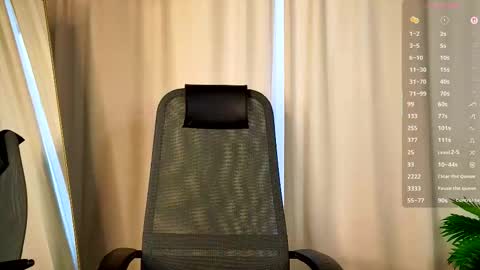 Snapshot of tinyanie chatting on 12-01-25, 07:02 Annie online show from 12-01-25, 07:02