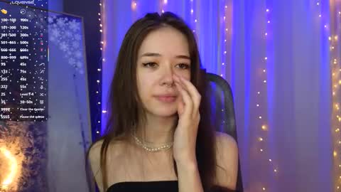 Snapshot of tinyanie chatting on 12-19-25, 06:09 Annie online show from 12-19-25, 06:09