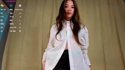 Snapshot of tinyanie chatting on 05-30-26, 03:20 Annie online show from 05-30-26, 03:20