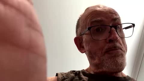 Snapshot of tinyjack_61 chatting on 02-18-26, 02:40 Tiny Jack online show from 02-18-26, 02:40