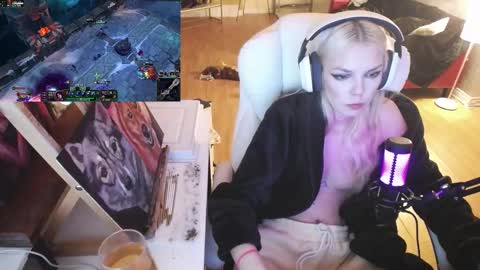 stage Kylie Sinner  brand CLITBAIT online show from 02-11-25, 03:08