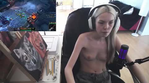 stage Kylie Sinner  brand CLITBAIT online show from 02-12-25, 04:22