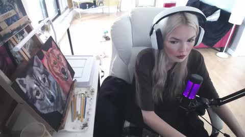 stage Kylie Sinner  brand CLITBAIT online show from 02-13-25, 02:20