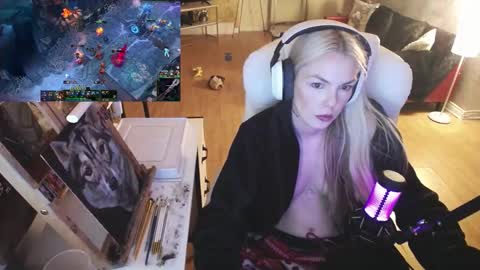 stage Kylie Sinner  brand CLITBAIT online show from 02-15-25, 02:04