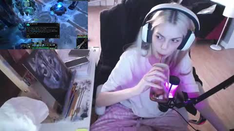 stage Kylie Sinner  brand CLITBAIT online show from 02-22-25, 09:59