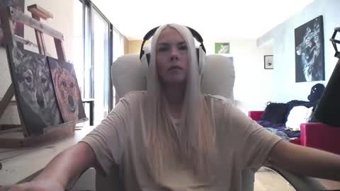 stage Kylie Sinner  brand CLITBAIT online show from 10-02-25, 05:09