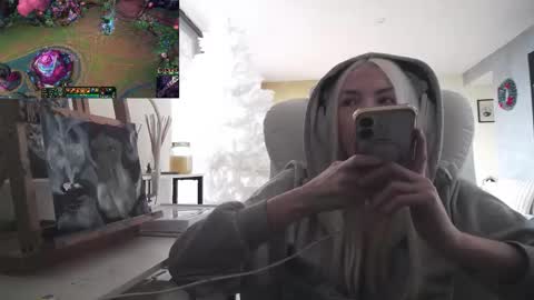 stage Kylie Sinner  brand CLITBAIT online show from 12-01-25, 02:55