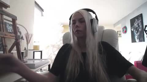 stage Kylie Sinner  brand CLITBAIT online show from 12-03-25, 05:44