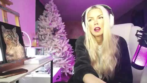 Snapshot of tinykylie chatting on 01-14-26, 11:27 stage Kylie Sinner brand CLITBAIT online show from 01-14-26, 11:27