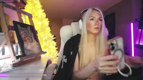 Snapshot of tinykylie chatting on 02-21-26, 12:22 stage Kylie Sinner brand CLITBAIT online show from 02-21-26, 12:22