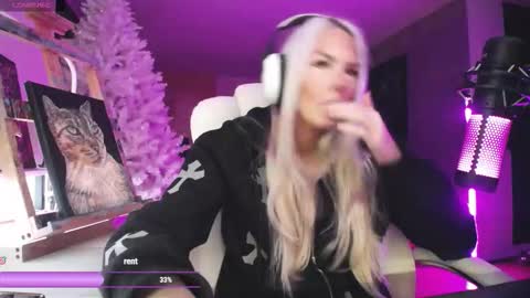 Snapshot of tinykylie chatting on 02-22-26, 12:34 stage Kylie Sinner brand CLITBAIT online show from 02-22-26, 12:34