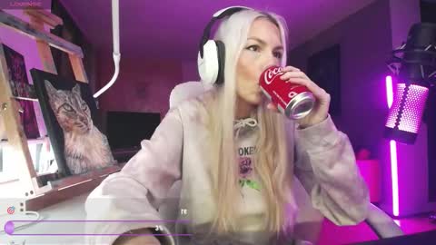 Snapshot of tinykylie chatting on 03-03-26, 07:58 stage Kylie Sinner brand CLITBAIT online show from 03-03-26, 07:58