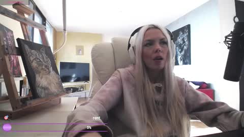 Snapshot of tinykylie chatting on 03-03-26, 08:04 stage Kylie Sinner brand CLITBAIT online show from 03-03-26, 08:04