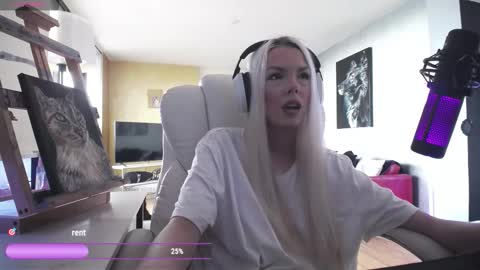 Snapshot of tinykylie chatting on 03-11-26, 07:53 stage Kylie Sinner brand CLITBAIT online show from 03-11-26, 07:53