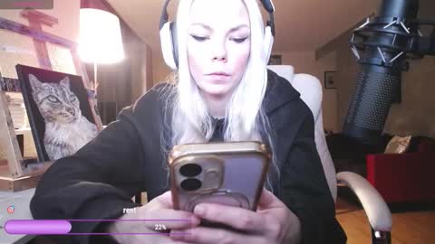 Snapshot of tinykylie chatting on 03-16-26, 03:45 stage Kylie Sinner brand CLITBAIT online show from 03-16-26, 03:45