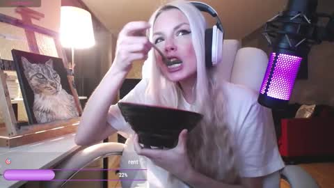 Snapshot of tinykylie chatting on 03-16-26, 05:44 stage Kylie Sinner brand CLITBAIT online show from 03-16-26, 05:44