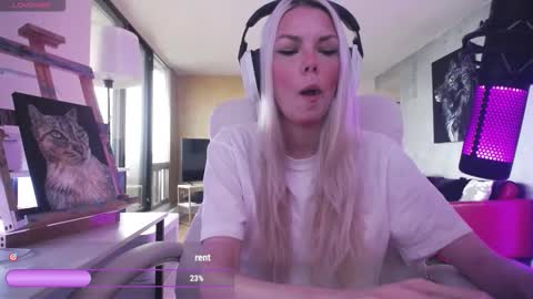 Snapshot of tinykylie chatting on 03-16-26, 08:35 stage Kylie Sinner brand CLITBAIT online show from 03-16-26, 08:35