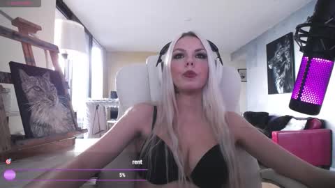 Snapshot of tinykylie chatting on 03-19-26, 10:14 stage Kylie Sinner brand CLITBAIT online show from 03-19-26, 10:14