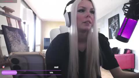 Snapshot of tinykylie chatting on 03-21-26, 08:12 stage Kylie Sinner brand CLITBAIT online show from 03-21-26, 08:12