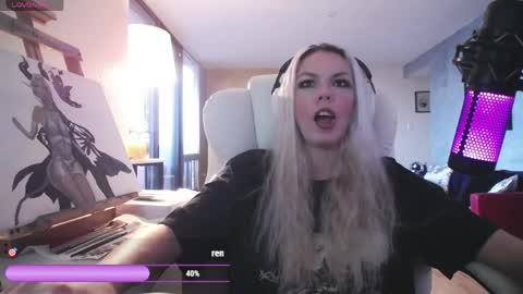 Snapshot of tinykylie chatting on 03-29-26, 10:04 stage Kylie Sinner brand CLITBAIT online show from 03-29-26, 10:04