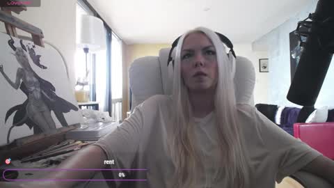 Snapshot of tinykylie chatting on 04-01-26, 01:41 stage Kylie Sinner brand CLITBAIT online show from 04-01-26, 01:41