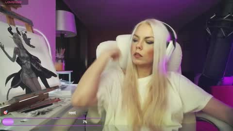 Snapshot of tinykylie chatting on 04-02-26, 01:47 stage Kylie Sinner brand CLITBAIT online show from 04-02-26, 01:47