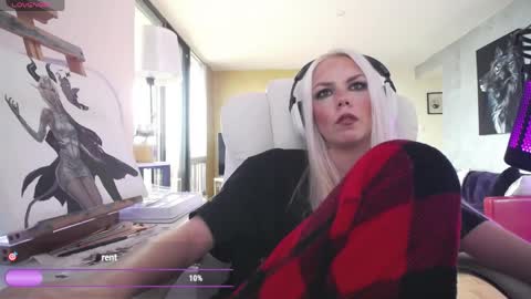 Snapshot of tinykylie chatting on 04-03-26, 11:19 stage Kylie Sinner brand CLITBAIT online show from 04-03-26, 11:19