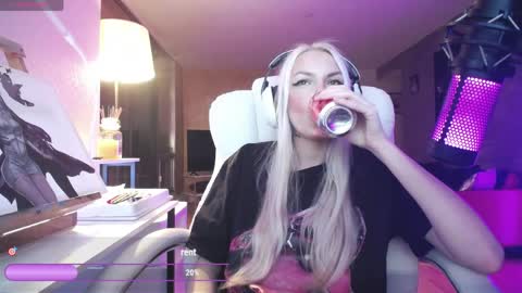 Snapshot of tinykylie chatting on 04-07-26, 04:57 stage Kylie Sinner brand CLITBAIT online show from 04-07-26, 04:57