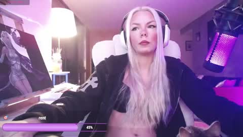 Snapshot of tinykylie chatting on 04-13-26, 11:54 stage Kylie Sinner brand CLITBAIT online show from 04-13-26, 11:54